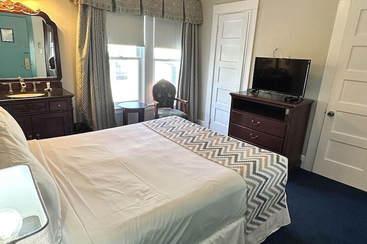 Room 11 of 37
