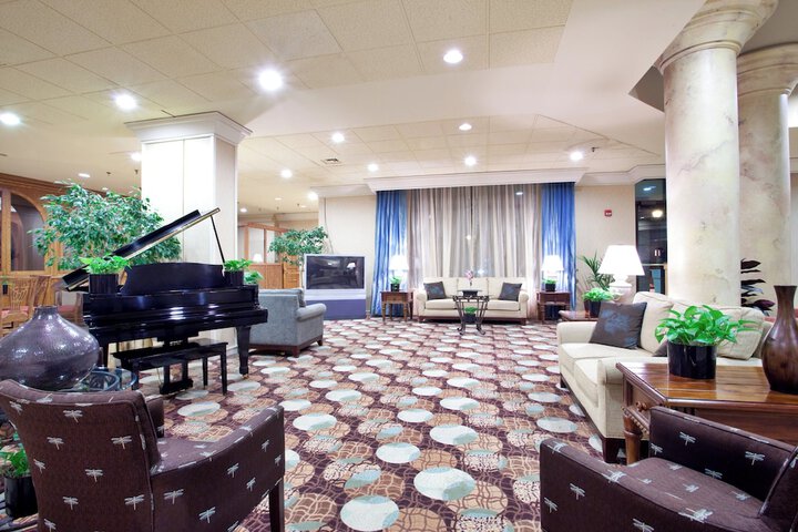 Entrance & Lobby