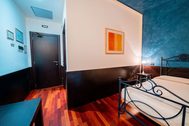 Room 9 of 36