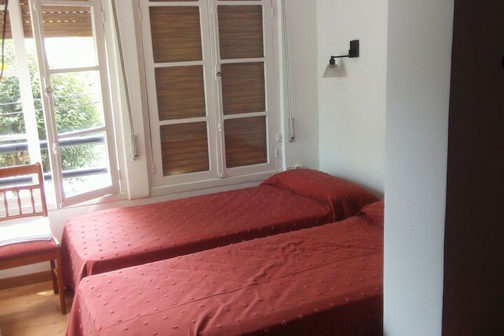 Room 7 of 8