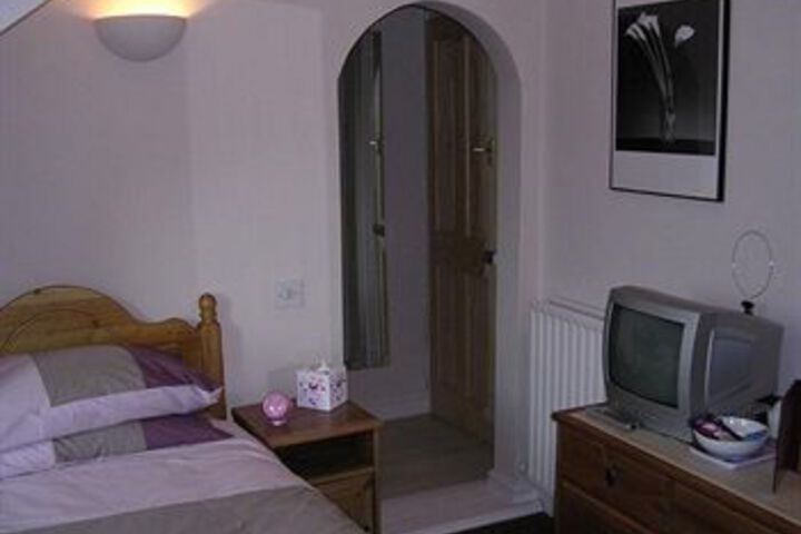 Room 6 of 14