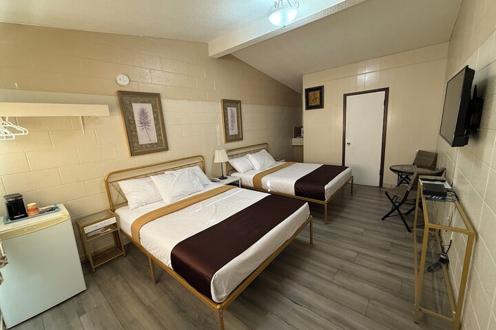 Room 17 of 37