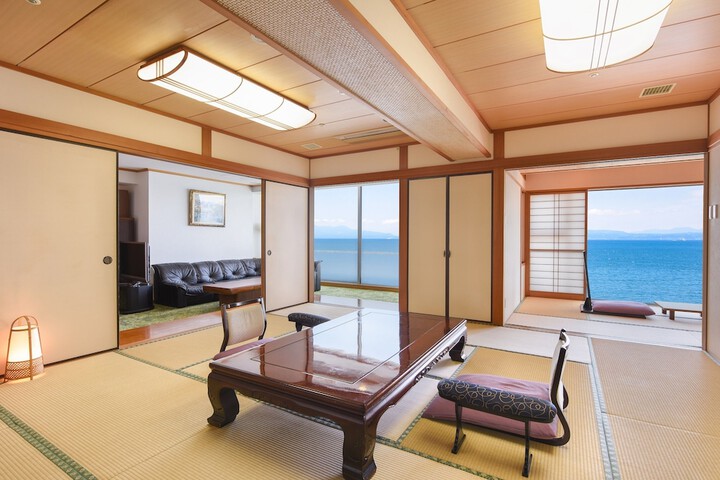 Room 16 of 60