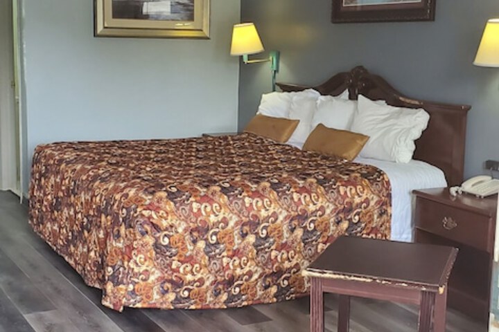 Room 2 of 28