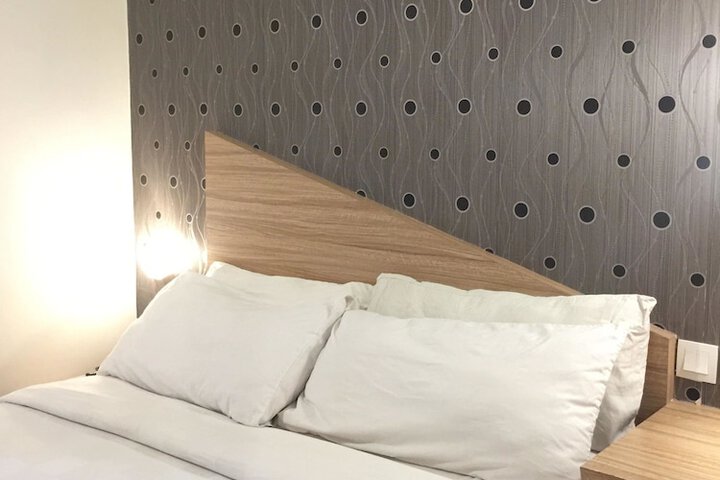 Room 5 of 33