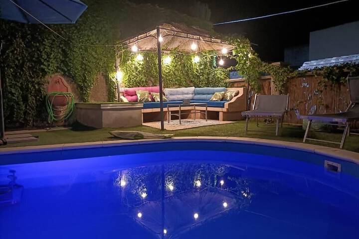 Pool 44 of 70