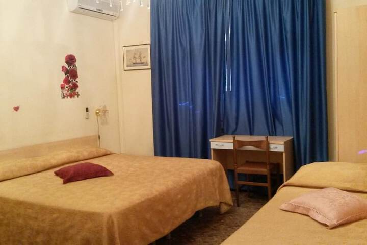 Room 9 of 10