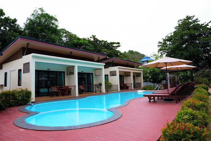 Hotel with Pool