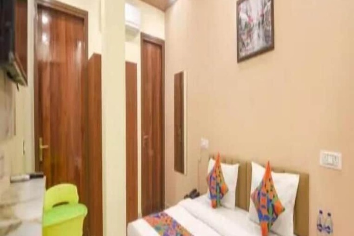 Room 5 of 19