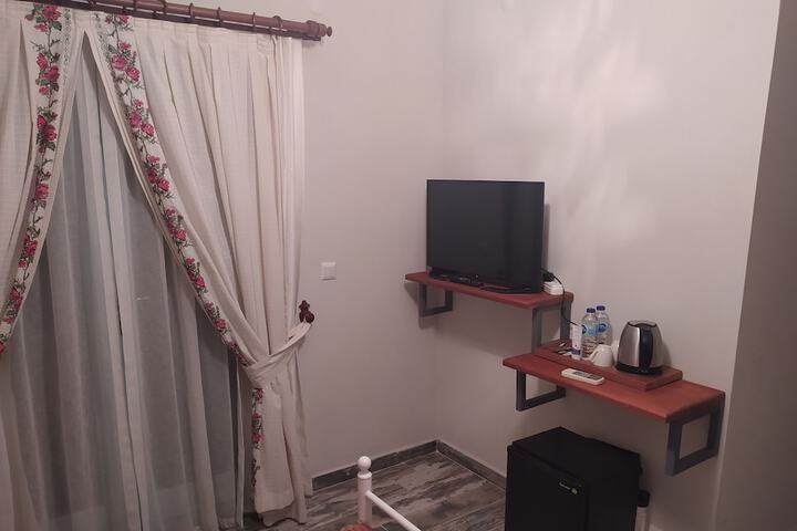 Room 6 of 11