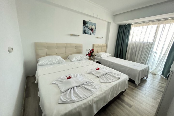 Room 10 of 26