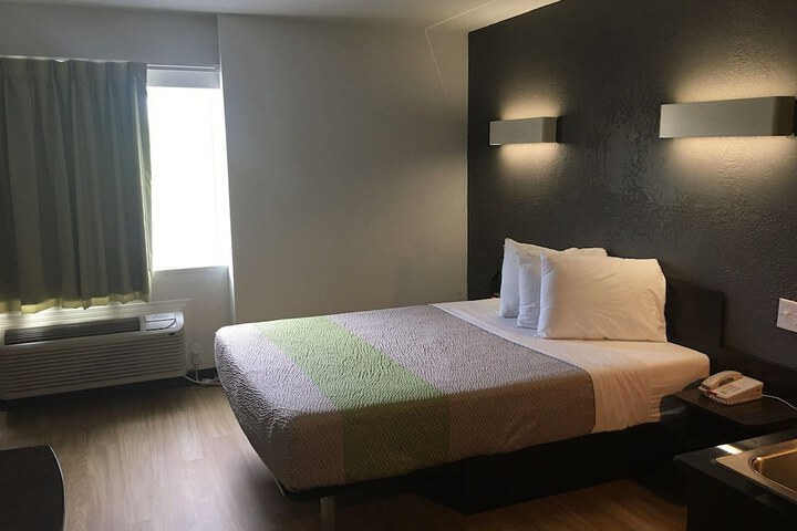 Room 8 of 72