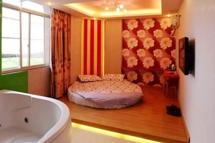 Room 6 of 21