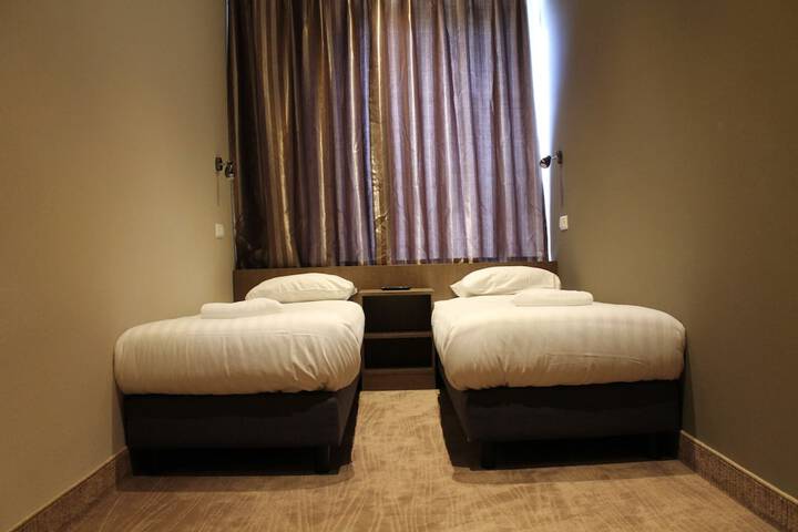 Room 15 of 34