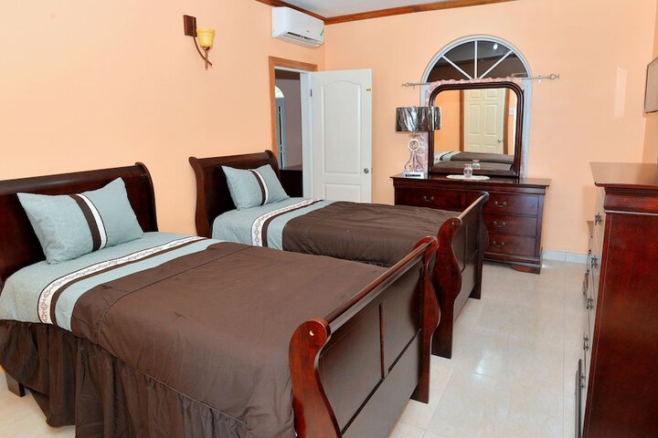 Room 13 of 42