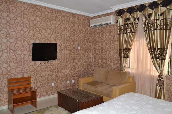 Room 15 of 30