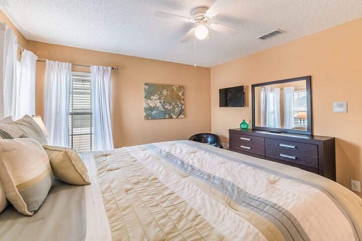 Room 9 of 34
