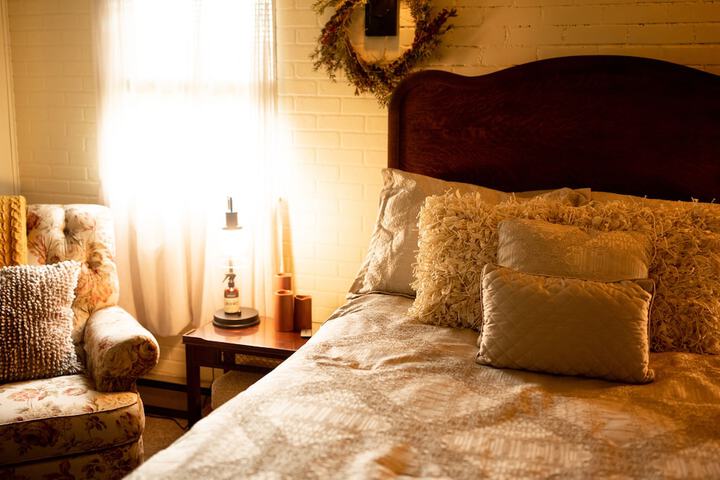Room 6 of 230