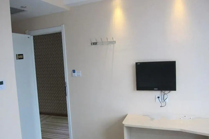 Room 5 of 13