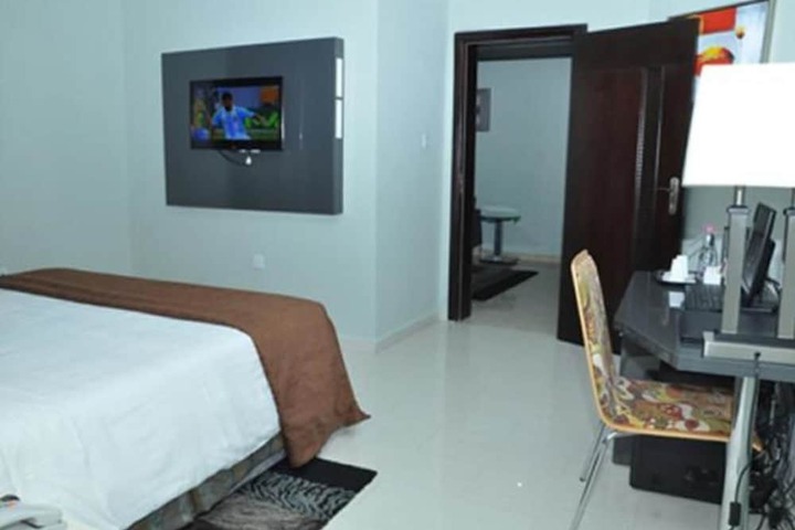 Room 3 of 34