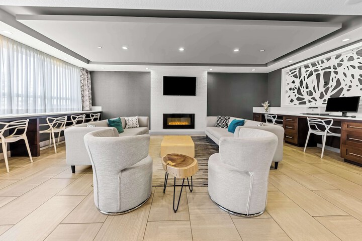 Entrance & Lobby