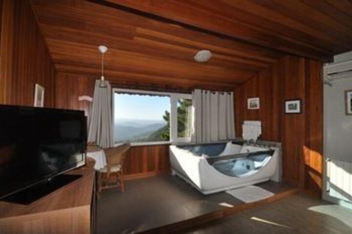 Room 14 of 40