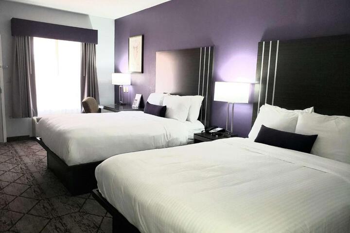 2 Queen Beds Microwave and Refrigerator Exterior Corridor Full Breakfast (7 of 12)