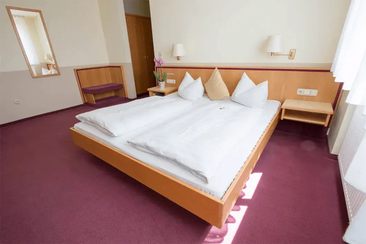 Room 3 of 7