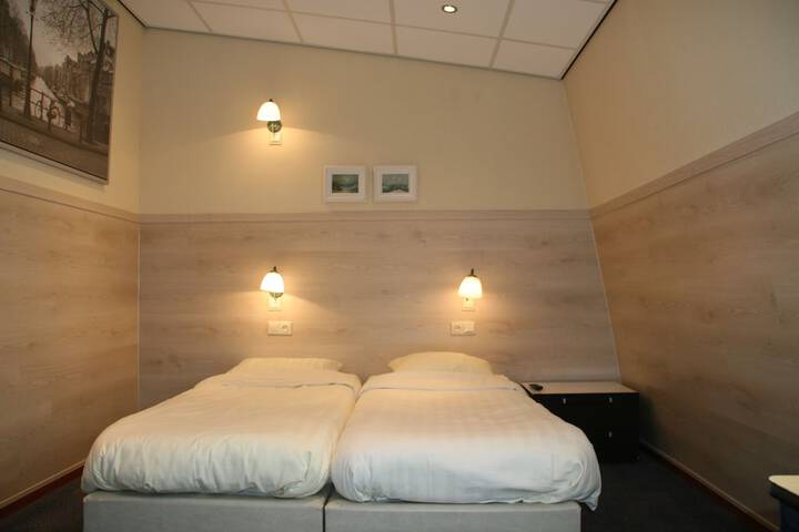 Room 11 of 35