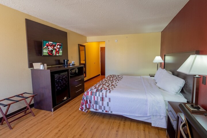Superior King Bed (7 of 17)