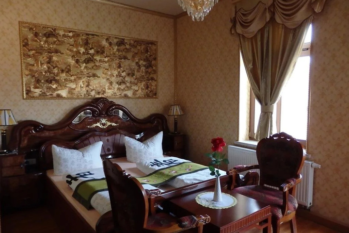 Room 2 of 11