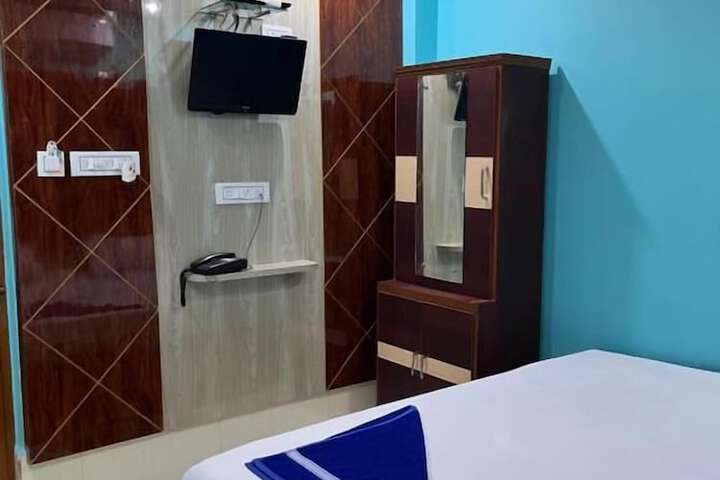 Room 12 of 18