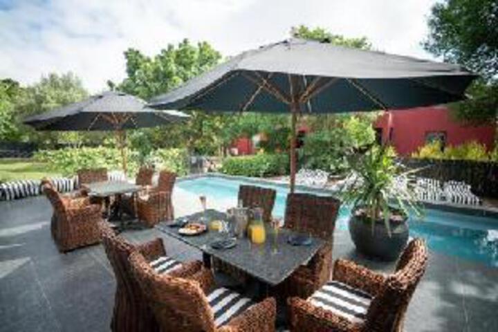 Ruby Rose Countryhouse