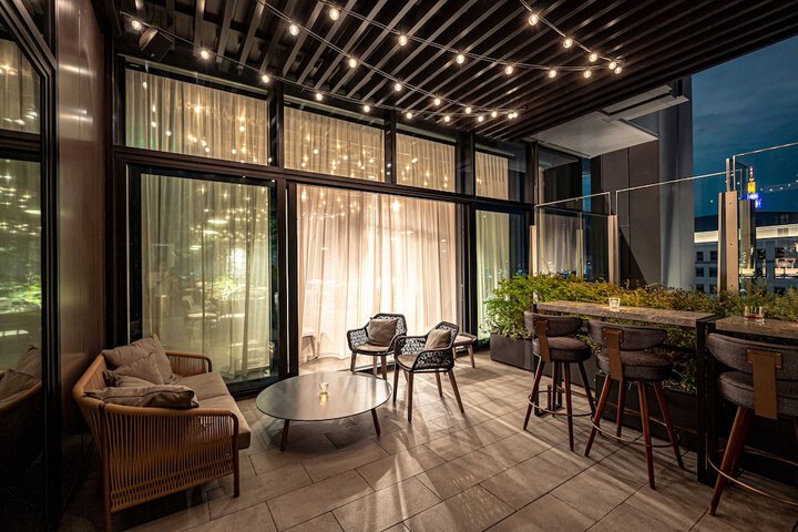 Lounge 132 of 163