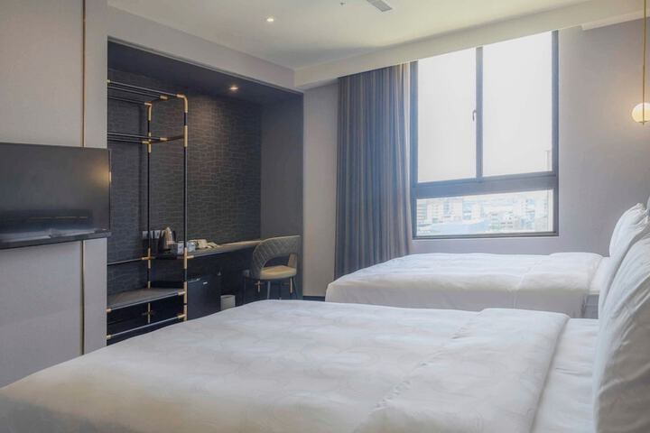 Room 11 of 36