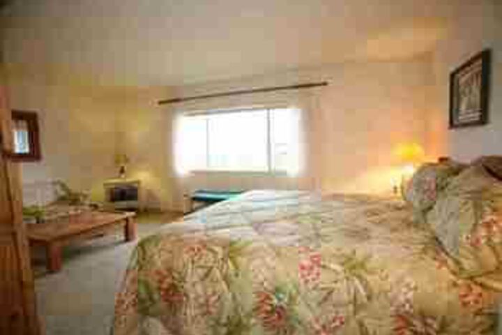 Room 4 of 16
