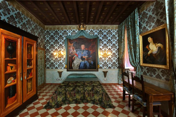 Room 8 of 55