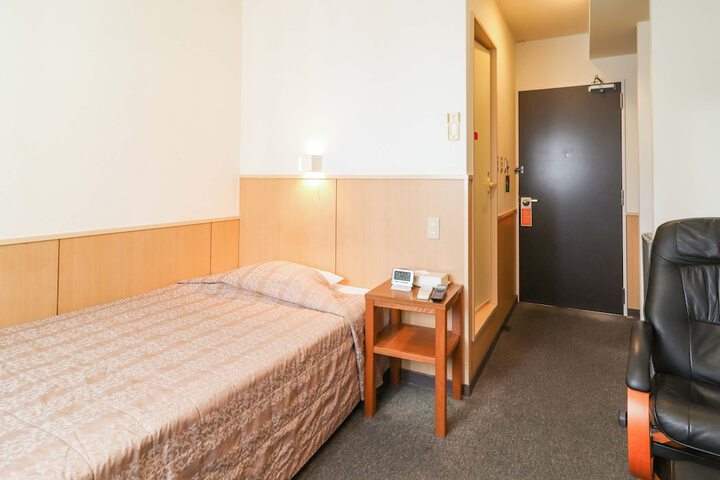 Room 15 of 77