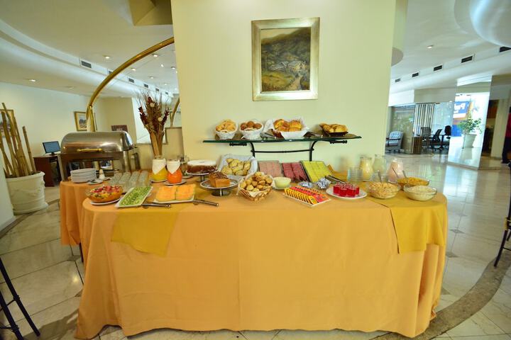 Breakfast area