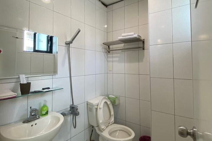 Room 6 of 6