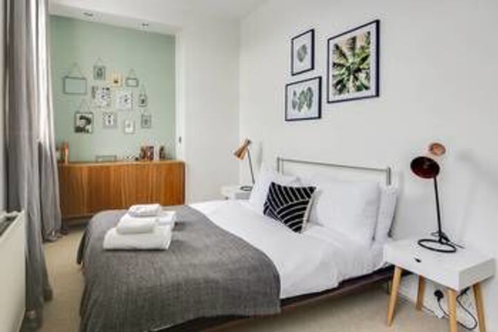 Room 6 of 24