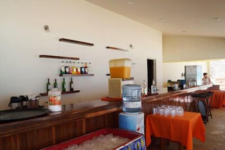 Lounge 21 of 28