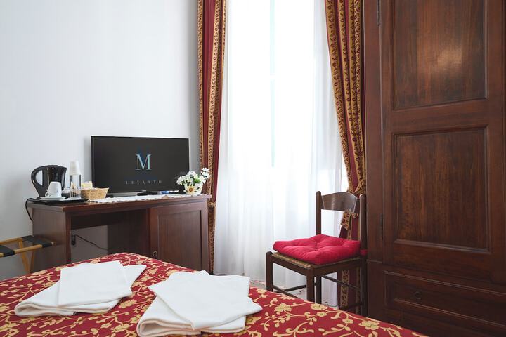 Room 10 of 35