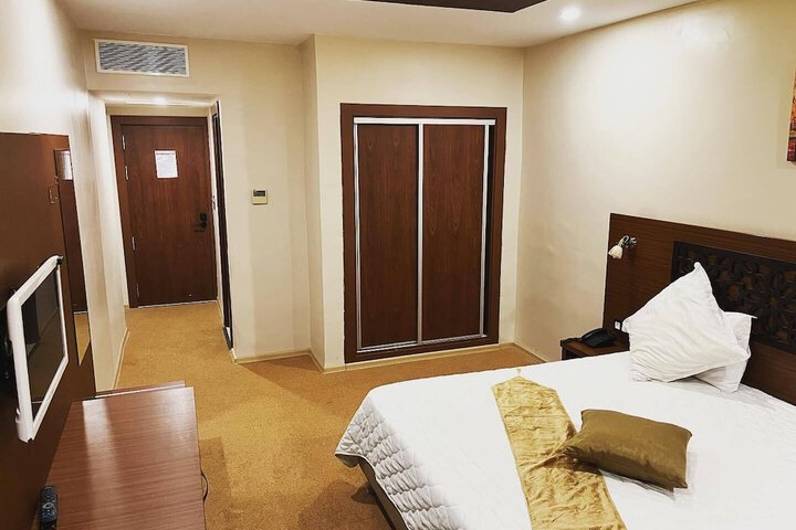 Room 6 of 22