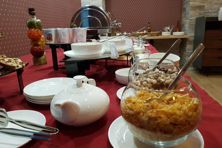 Dining 76 of 101