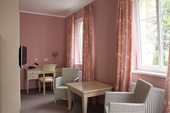 Room 13 of 24