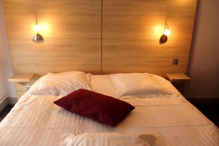 Room 6 of 10