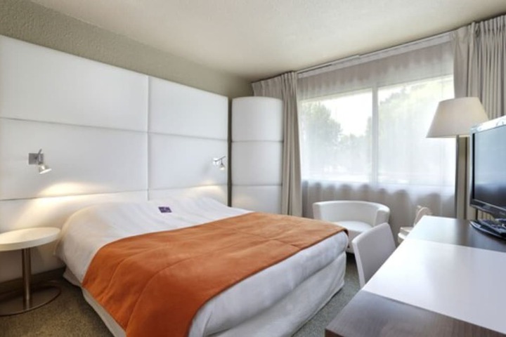 Room 4 of 28