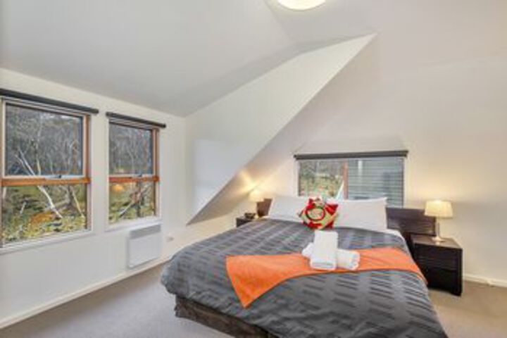 Room 9 of 24