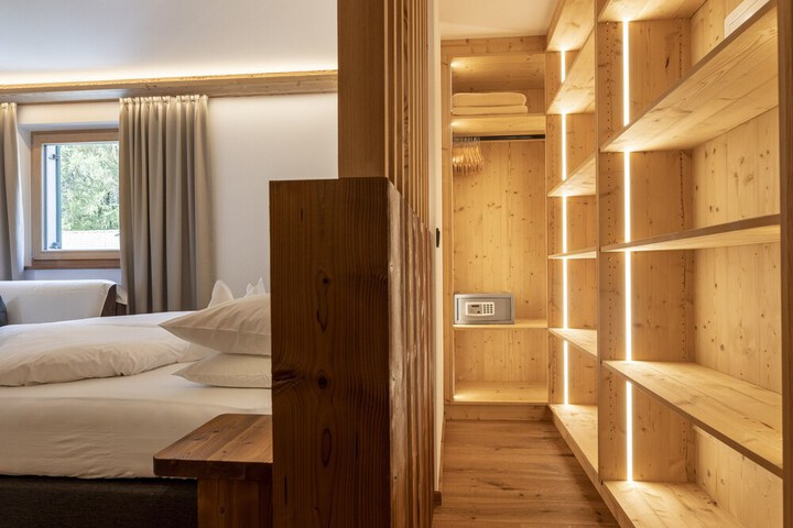 Room 8 of 85